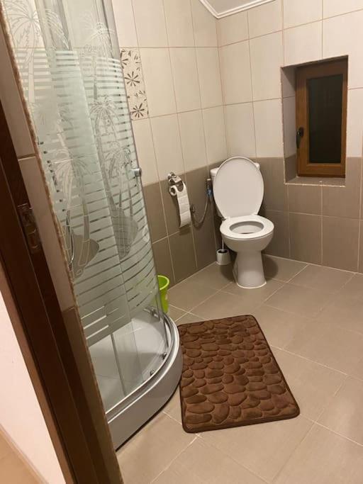 Vila Primitoare In Apropiere De Aeroport Ghiroda Bagian luar foto